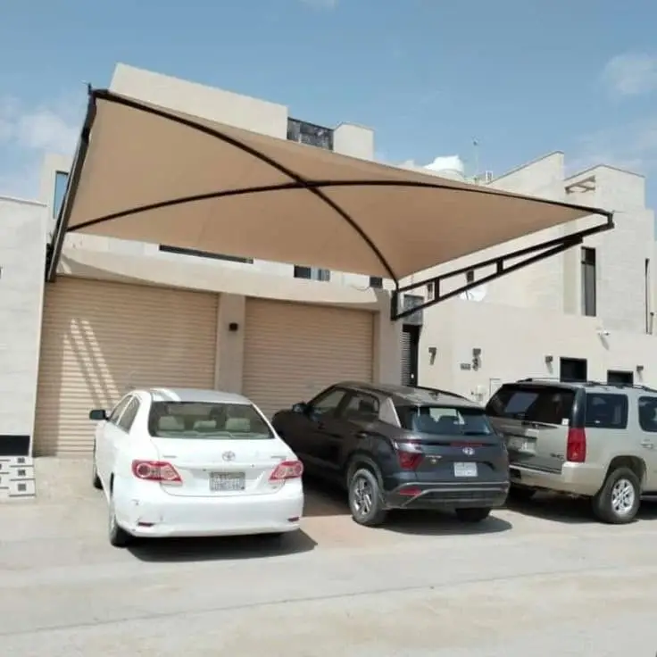 مظلات سيارات أمام المنزل في جدة بتصميم متين وحديث يوفر حماية للسيارات من أشعة الشمس والعوامل الجوية المختلفة.